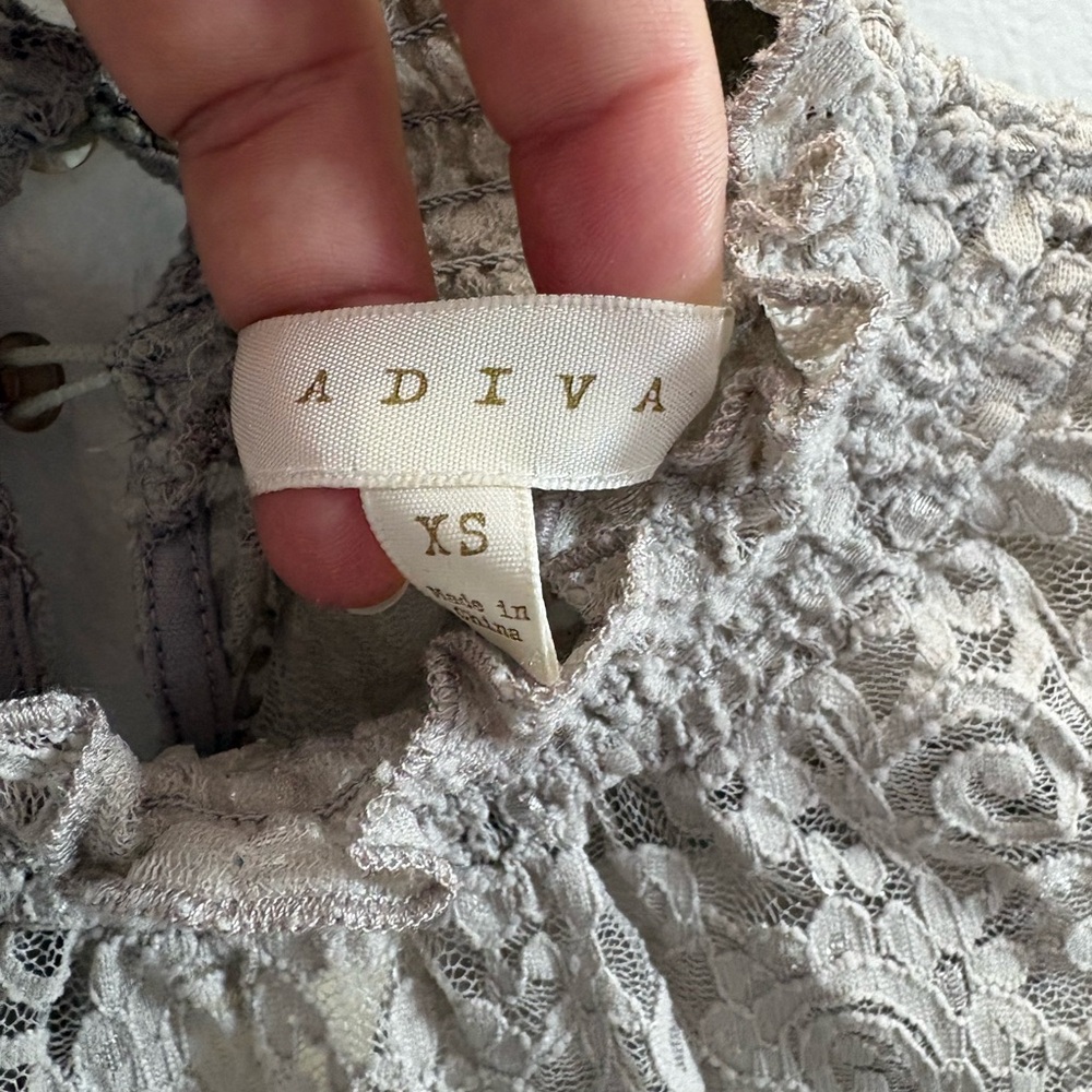 Adiva Gray Lace Top XS - Picture 3 of 6